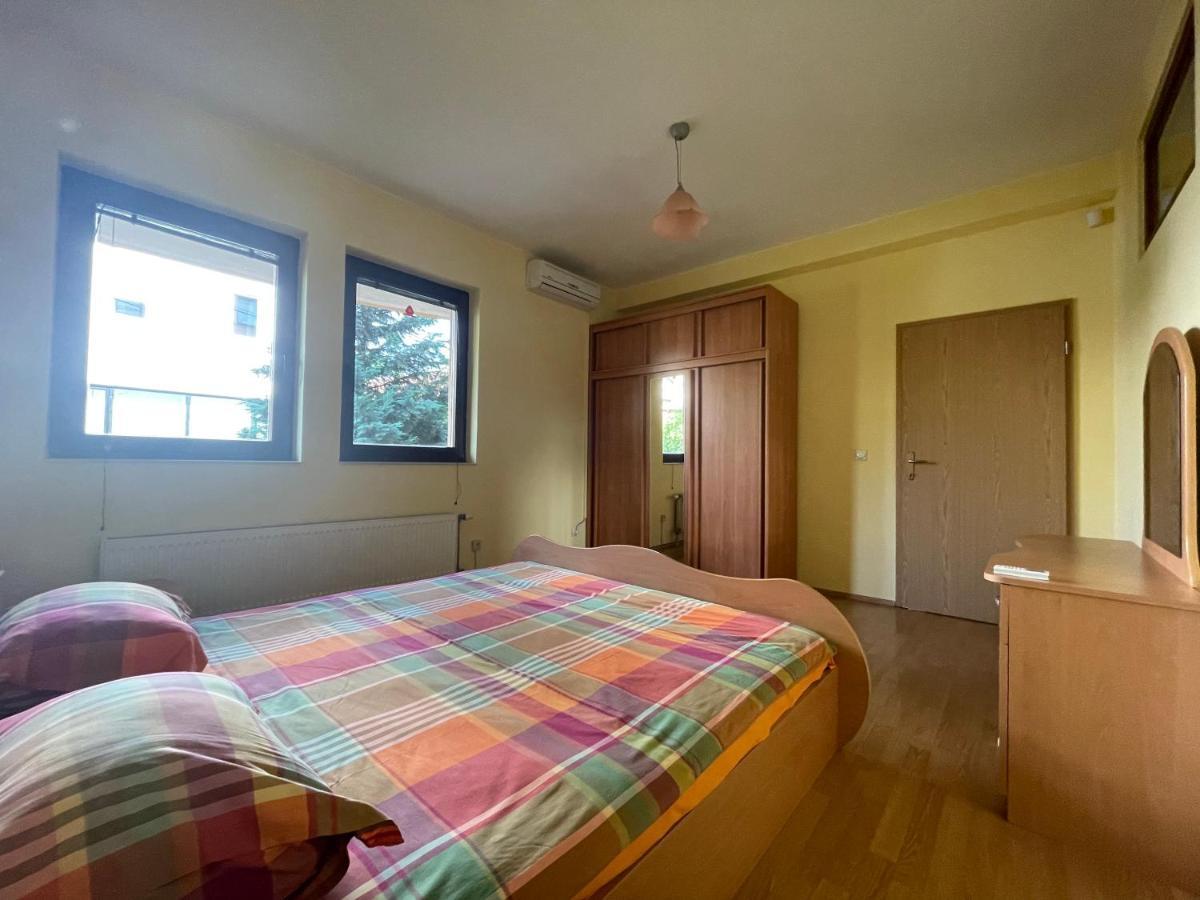 Huge Apartment With A Garden In The City Center 프리슈티나 외부 사진