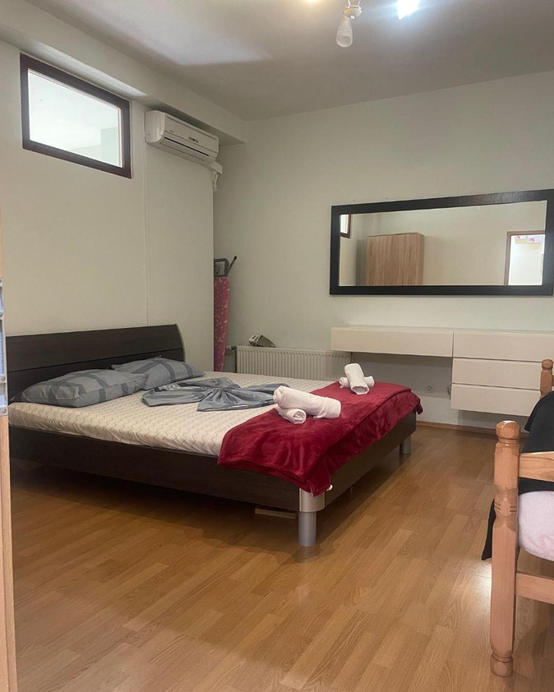 Huge Apartment With A Garden In The City Center 프리슈티나 외부 사진