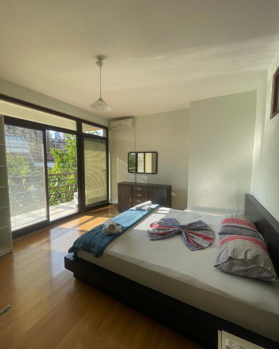 Huge Apartment With A Garden In The City Center 프리슈티나 외부 사진