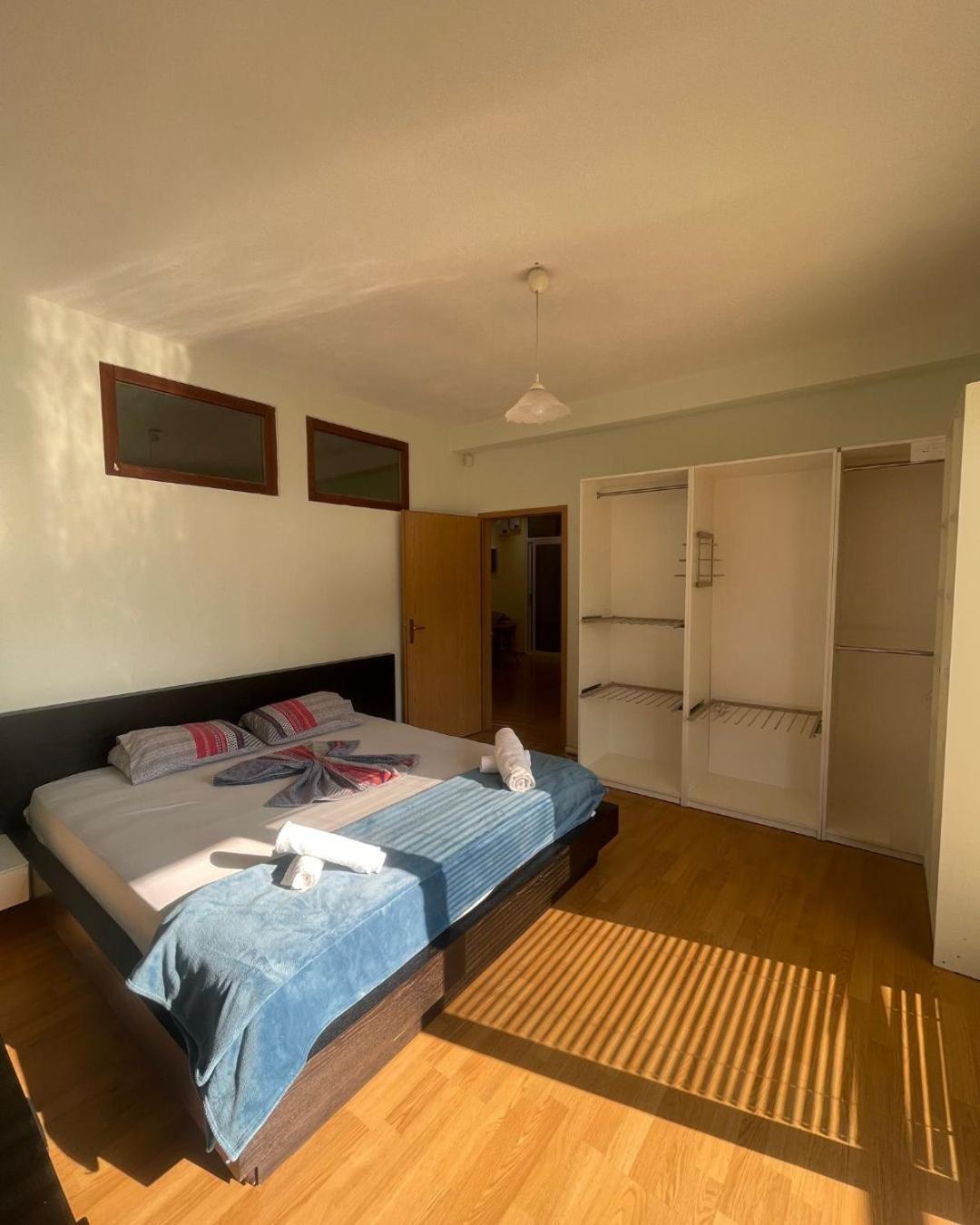 Huge Apartment With A Garden In The City Center 프리슈티나 외부 사진