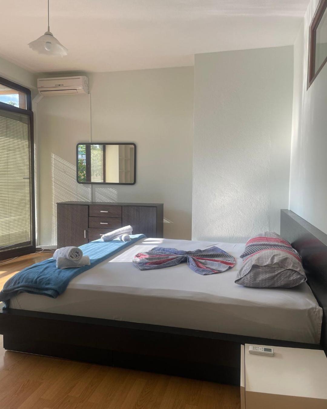 Huge Apartment With A Garden In The City Center 프리슈티나 외부 사진