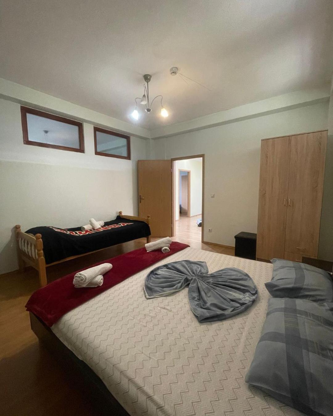 Huge Apartment With A Garden In The City Center 프리슈티나 외부 사진